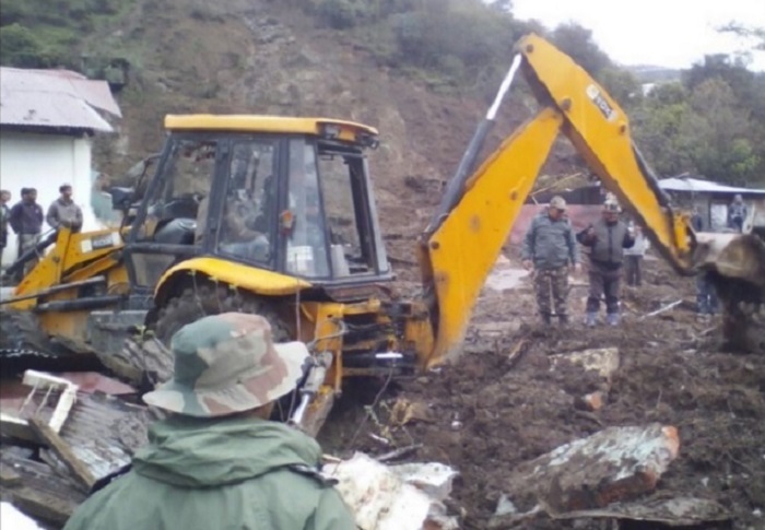 Land Slide उत्तराखंडः चकराता के पास चट्टान खिसकने से 10 की मौत