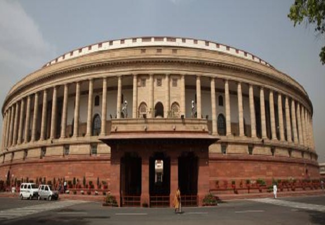 Parliament लाइव : संसद के दोनों सदनों में जोरदार हंगामा