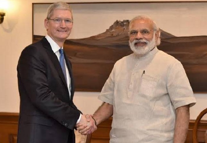 Tim Cook Modi 01 एप्पल के सीईओ कुक से मिले मोदी, 'मेक इन इंडिया' पर हुई चर्चा