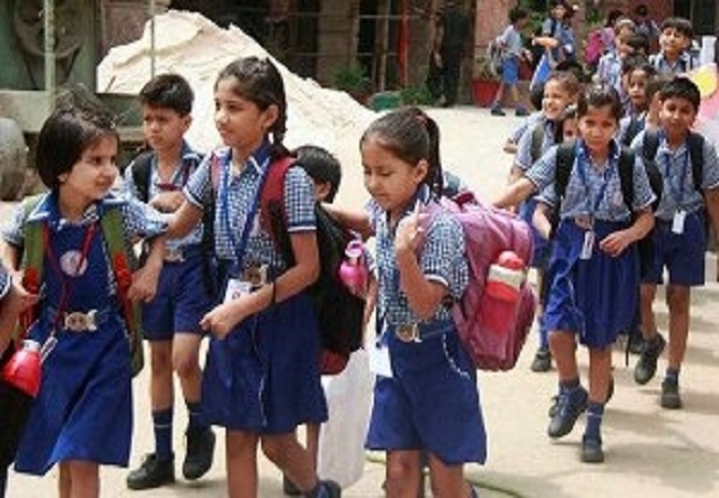 school childrens दिल्ली के स्कूलों में 11 मई से होंगी गर्मी की छुट्टियां