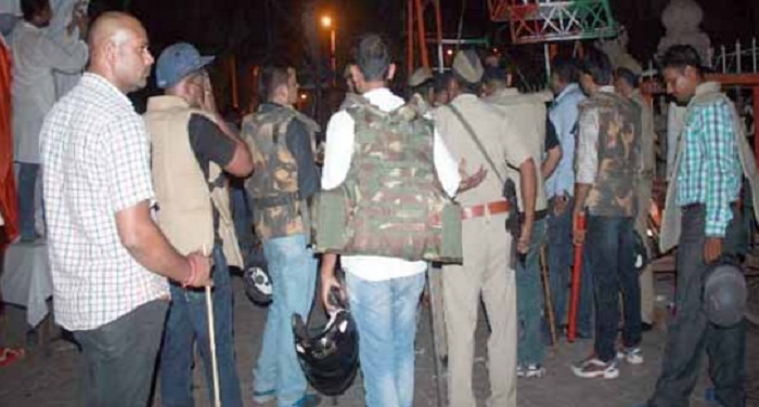 Lucknow लखनऊ में शूटिंग के दौरान तोड़फोड़, कुणाल खेमू घायल