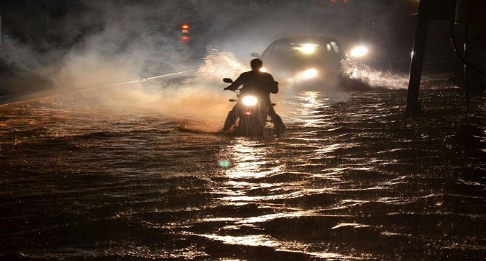 heavy rain राजस्थान : लगातार हो रही बारिश ने बढ़ाई मुश्किलें, उफान पर नदी-नाले, कई जिलों से कटा संपर्क