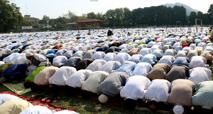 EID जम्मू एवं कश्मीर में हजारों ने ईद की नमाज अता की