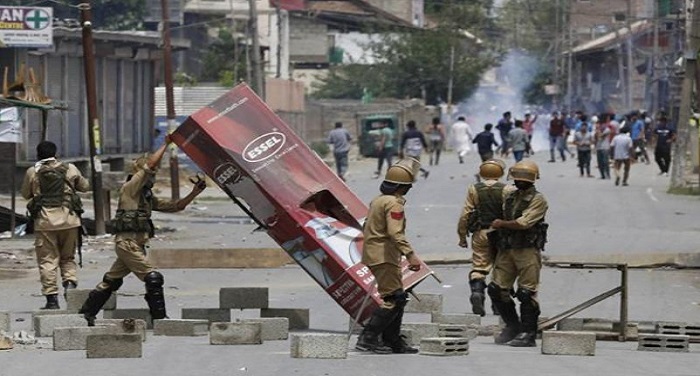 Kashmir 01 कश्मीर में लगातार चौथे दिन भी कर्फ्यू जारी