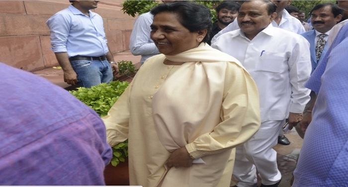 Mayawati गुजरात घटना पर मायावती व नायडू के बीच तीखी बहस