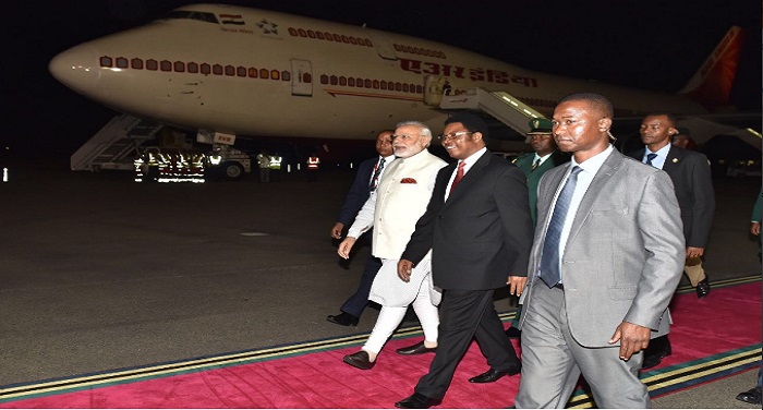 Modi 01 प्रधानमंत्री नरेंद्र मोदी तंजानिया पहुंचे (वीडियो)