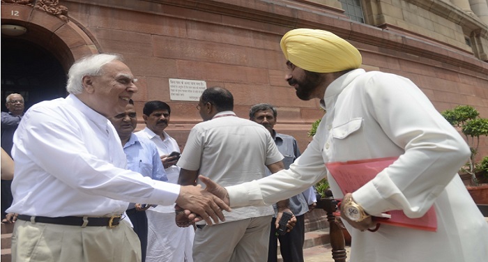 Navjot Singh सिद्धू का राज्यसभा से इस्तीफा, आप में शामिल होने की अटकलें