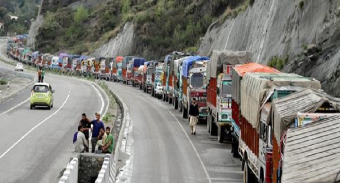 Jammu बारिश, भूस्खलन से जम्मू-श्रीनगर राजमार्ग बंद