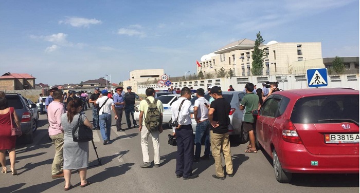 Kirgistan 01 किर्गिस्तान में चीनी दूतावास में ब्लास्ट, एक की मौत, कई घायल