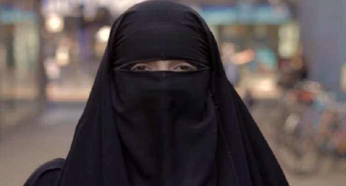 Muslim अमेरिका में हिजाब पहनने पर मुस्लिम महिला की नौकरी गई