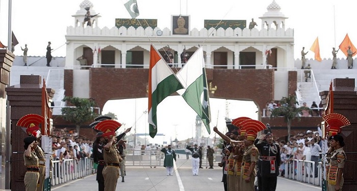 BSF canceles retreat at Attari Wagah border इस दिवाली भारत-पाकिस्तान सीमा पर नहीं बांटी गई मिठाइयां