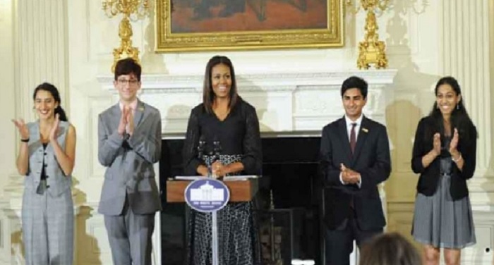 Michelle Obama भारतीय मूल की बच्ची ने कविता पढ़कर मिशेल का जीता दिल