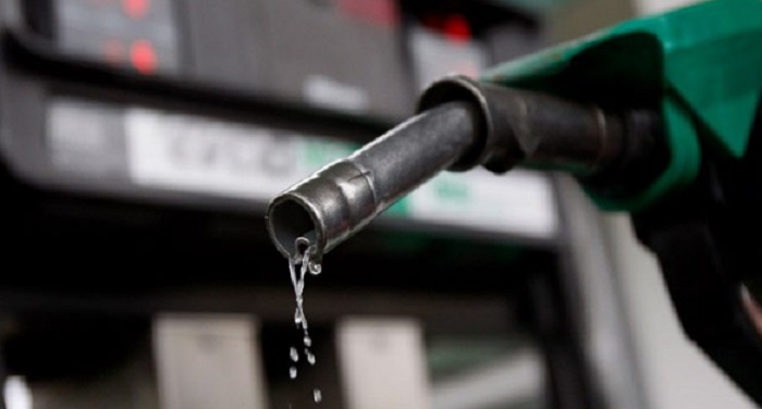 Petrol डीजल 12 पैसे सस्‍ता और पेट्रोल 13 पैसे महंगा, आधी रात से दरें लागू