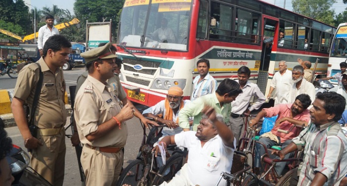 up police कैबिनट मंत्री शाहिद मंजूर पर विकलांगों से मारपीट का आरोप