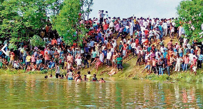 Bihar बिहार : फल्गु नदी में नौका पलटी, 6 मरे