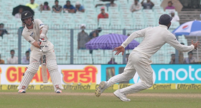 Cricket कोलकाता टेस्ट : कीवी टीम बैकफुट पर, 128 पर गंवाए 7 विकेट