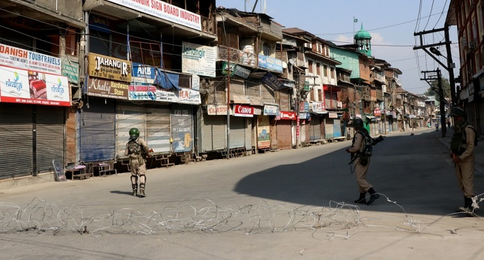 Curfew पेलेट लगने से बच्चे की मौत के बाद श्रीनगर में कर्फ्यू