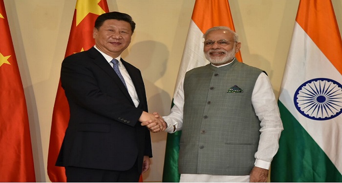 PM narendra modi with Chinese President Xi Jinping bilateral talks in Goa भारत-चीन ने आंतकवाद को 'अहम मुद्दा' बताया, अजहर पर चर्चा नहीं