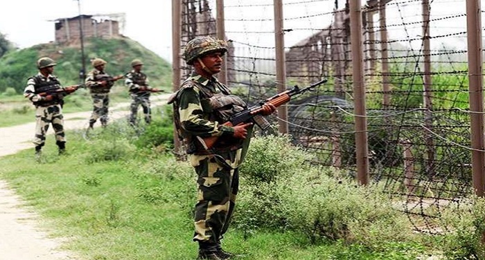 Pakistan again voilates ceasefire in hiranagar rspura sector पाक ने सांबा और कठुआ में की गोलाबारी, सेना ने दिया करारा जवाब