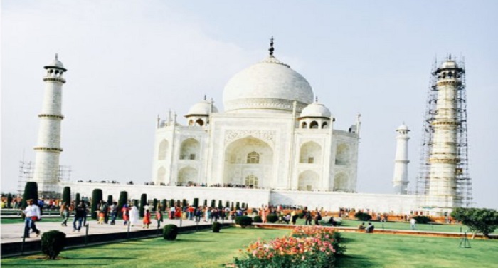 Taj Mahal ताजमहल के आसपास के इलाकों में चलाया जाएगा सफाई अभियान