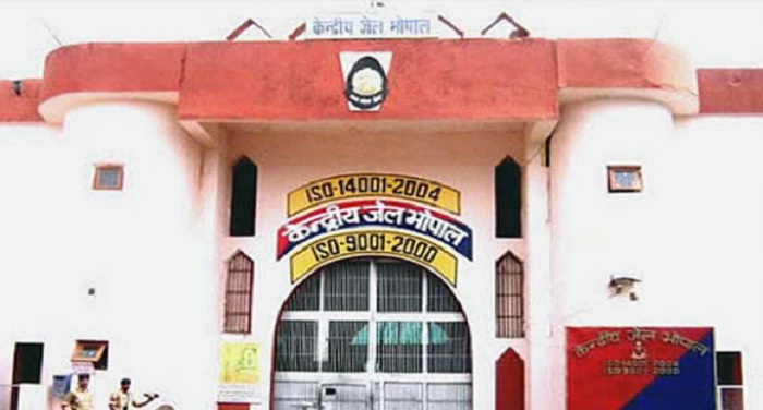 bhopal भोपाल की जेल में हेड कॉन्सटेबल का गला रेत कर भागे सिमी के 7 आतंकी