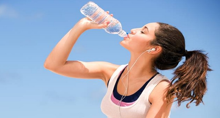 drink water क्या गर्मी की वजह से इम्यूनिटी हो रही है डाउन ? तो अपनाएं चुस्त रहने के कुछ टिप्स
