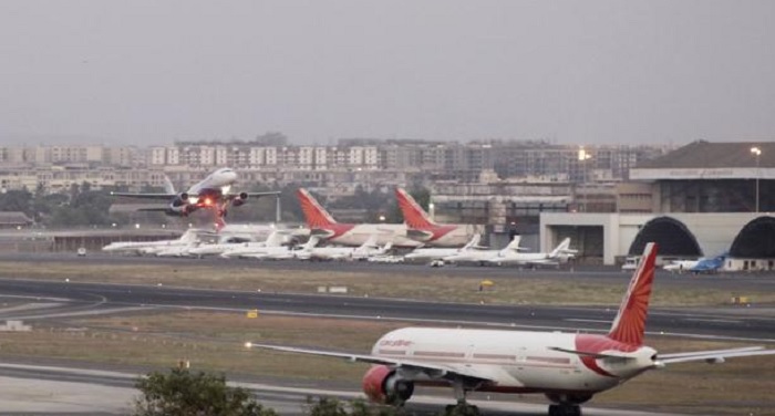 flights 1 मेंटनेंस के चलते 5 घंटे बंद रहेगा मुंबई एयरपोर्ट, 1600 उड़ानों पर पड़ेगा असर