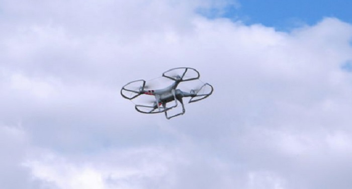 indigo pilot spot suspected drone near airport mumbai is on alert Punjab: देर रात पाकिस्तान सीमा पर फिर दिखे ड्रोन, बीएसएफ ने शुरू किया तलाशी अभियान