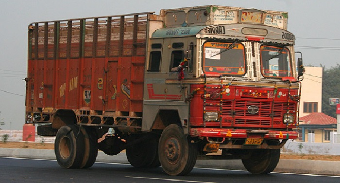 truck बिहार में सड़क किनारे सो रहे 5 लोगों को ट्रक ने कुचला