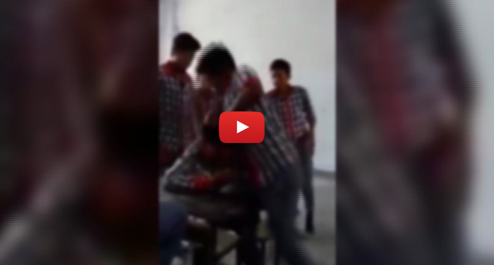 viral video pic देखिए क्लासरुम में गुंडागर्दी का ये खौफनाक वीडियो...
