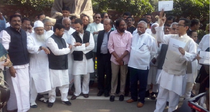 Congress संसद परिसर में बापू की प्रतिमा के पास विपक्ष का प्रदर्शन