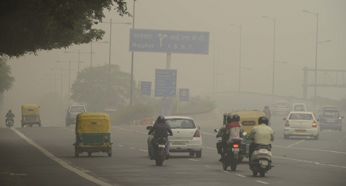 Delhi Fog दिल्ली में सुबह छाई रही धुंध लेकिन विजिबिलिटी में हुआ सुधार