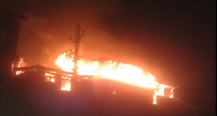 Jammu Fire जम्मू के एक बस स्टैंड में लगी आग, 5 बसें जल कर स्वाहा