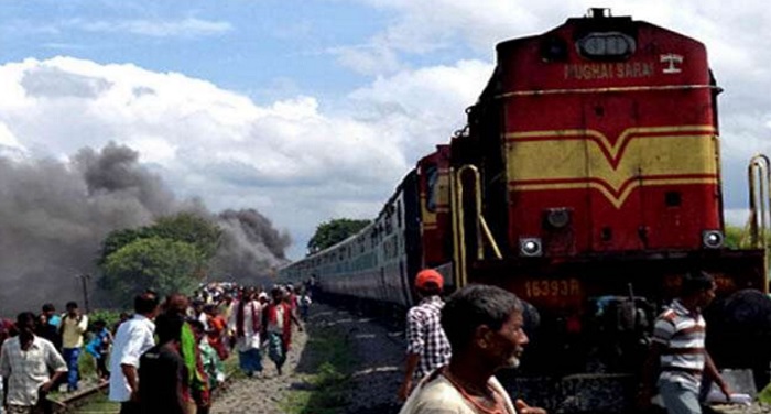 Major disaster in Bihar 6 women crushed to death by train ट्रेन की चपेट में आने से महिला समेत दो बच्चों की मौत