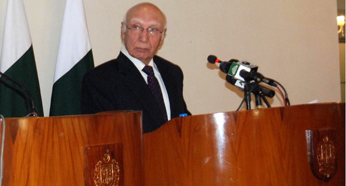 Sartaj Aziz पाकिस्तान ने कहा: LoC पर सीजफायर उल्लंघन करता है भारत