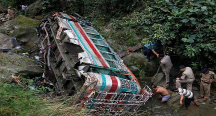 bas हिमाचल में बस नदी में गिरने से 10 लोगों की मौत