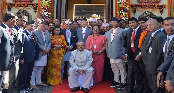 pranab mukherjee राष्ट्रपति प्रणब मुखर्जी ने नेपाल में पशुपतिनाथ मंदिर के किए दर्शन