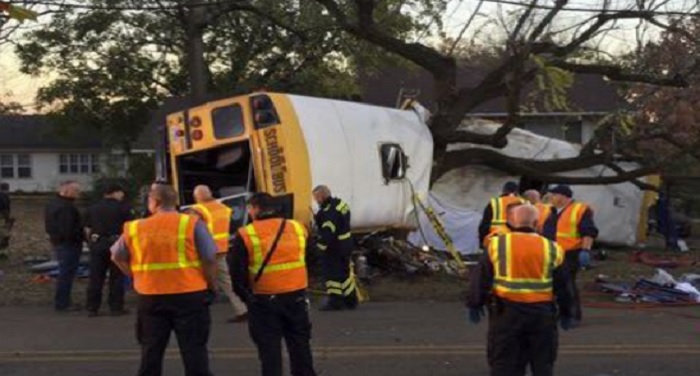 school bus अमेरिका में स्कूल बस के दुर्घटनाग्रस्त होने से कई लोगों की मौत