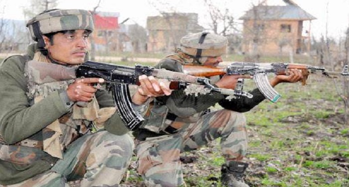 Army 1 आतंकवादियों और सुरक्षा बलों के बीच भीषण गोलाबारी, तीन आतंकी ढ़ेर