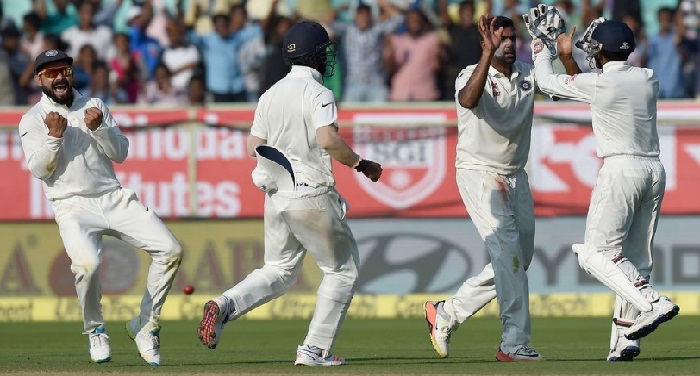 India मुंबई टेस्ट : स्पिनरों की घातक गेंदबाजी, भारत जीत से 4 विकेट दूर
