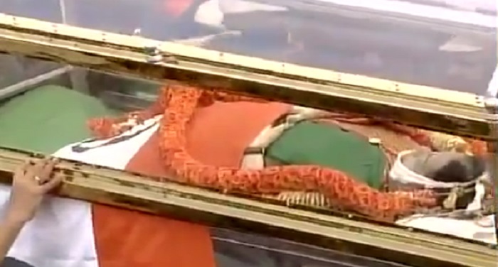 Jailalita अम्मा को अंतिम विदाई, शव को दफनाया गया