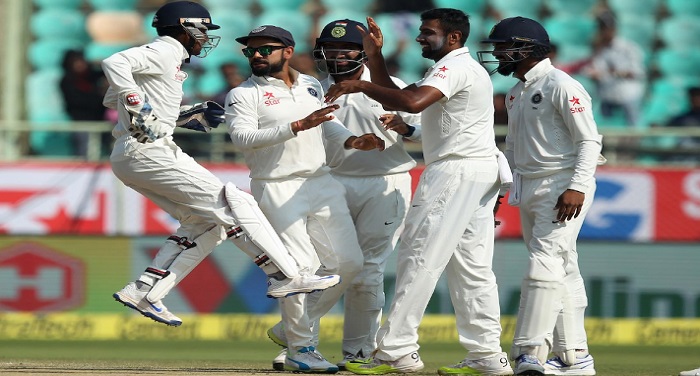Test match मुंबई टेस्टः अश्विन की घातक गेंदबाजी, इंग्लैंड 288/5