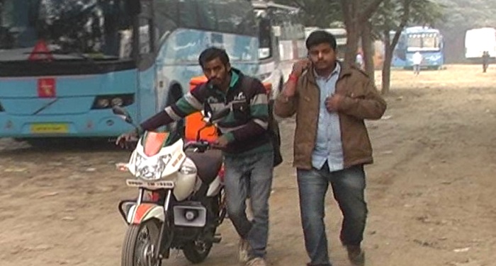 bjp bike नोटबंदी में भाजपा ने कार्तकर्ताओं को सौंपी बाइक की चाभी