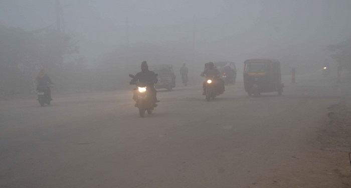 fog 3 बिहार में कोहरे का कहर, तापमान चार डिग्री सेल्सियस तक पहुंचा