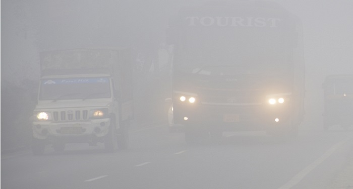 fog 7 Weather News: उत्तर भारत में बढ़ी ठिठुरन, कोहरे की वजह से उड़ानों के संचालन में हुई देरी