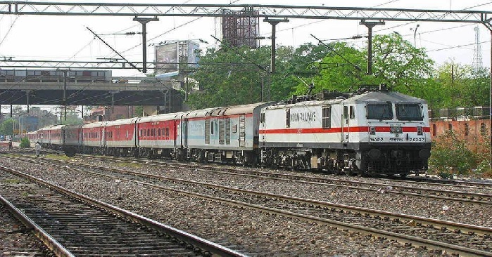 indian railways होली पर रेलवे देगा स्पेशल एक्सप्रेस ट्रेन का तोहफा