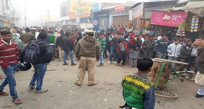 isl 2 यूपी में बैंक में नोट नहीं, नाराज ग्रामीणों ने लगाया जाम