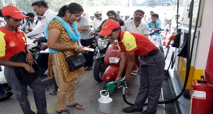 petrol अप्रैल की पहली तरीख का तोहफा, पेट्रोल और डीजल हुआ सस्ता