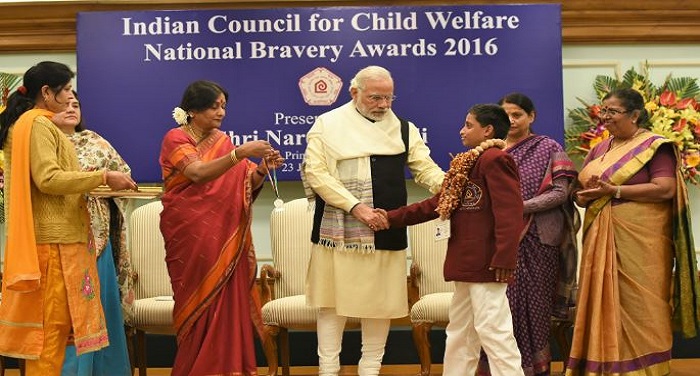 Modi 3 देश के बाल वीरों को पीएम मोदी ने किया सम्मानित