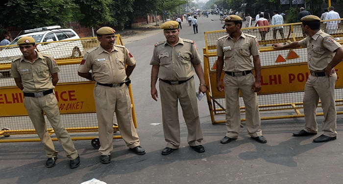 delhi police दिल्ली में कारोबारी से लाखों की लूट, बदमाश फरार